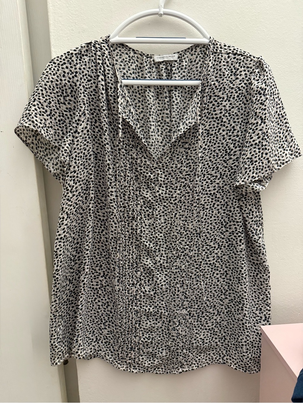 Short sleeved V-neckline flecked pattern black and white XL